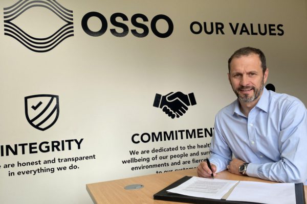 John Dick signingcontract